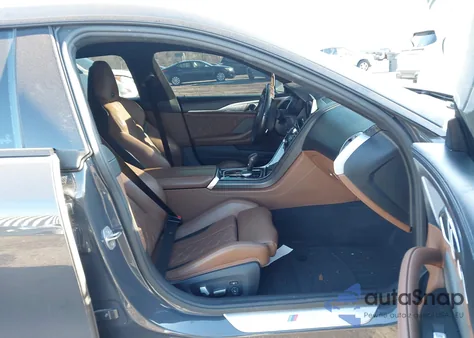 2021 BMW M8 Gran Coupe z USA, uszkodzony, nr VIN WBSGV0C08MCF18918